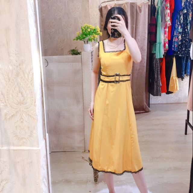 Đầm vàng có dây nịt eo