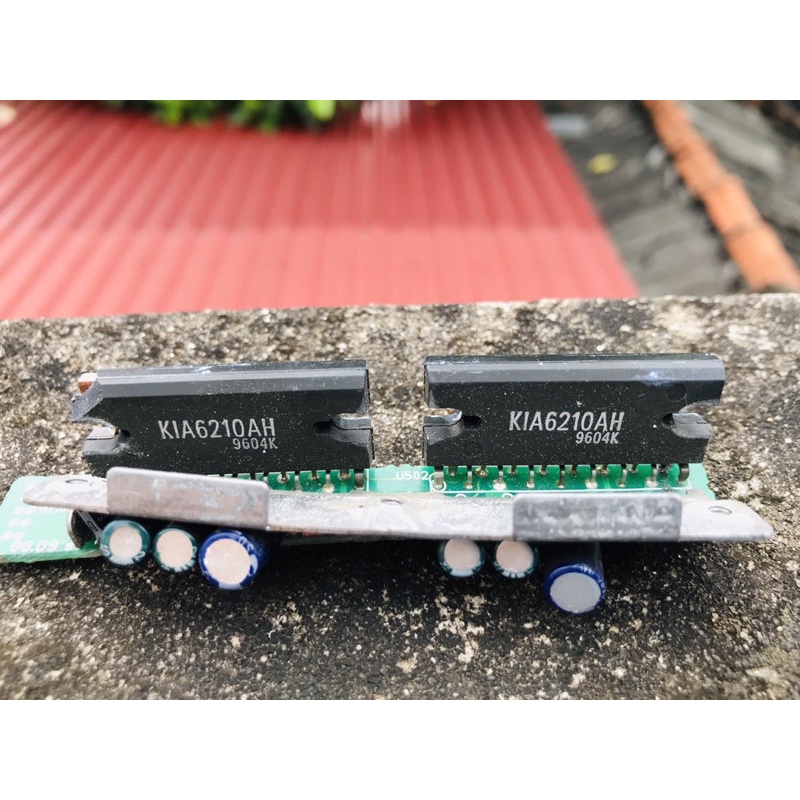 2 con chip KIA6210AH tháo máy.