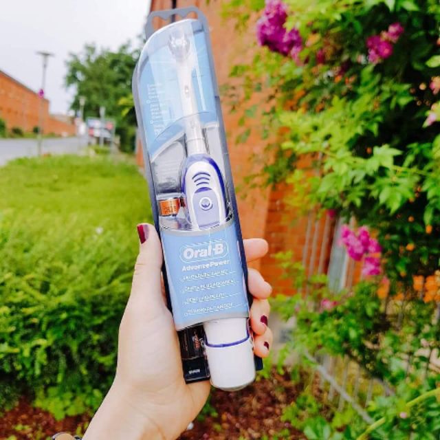 Bàn chải điện Oral B