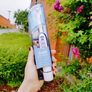 Bàn chải điện Oral B