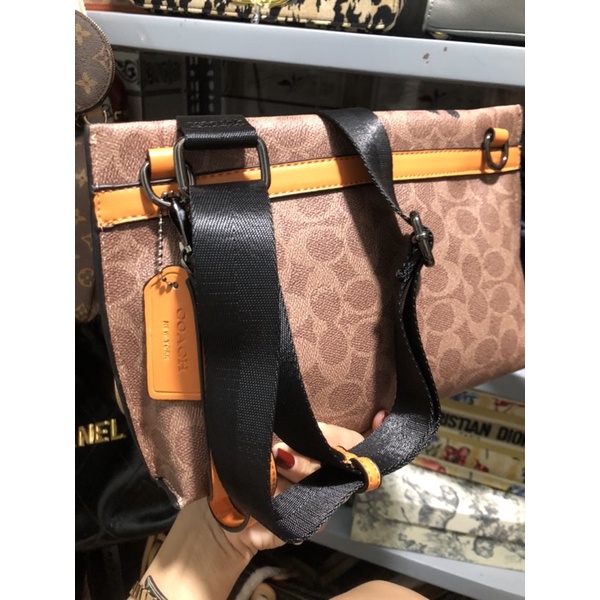 Túi coách nhà mĩm