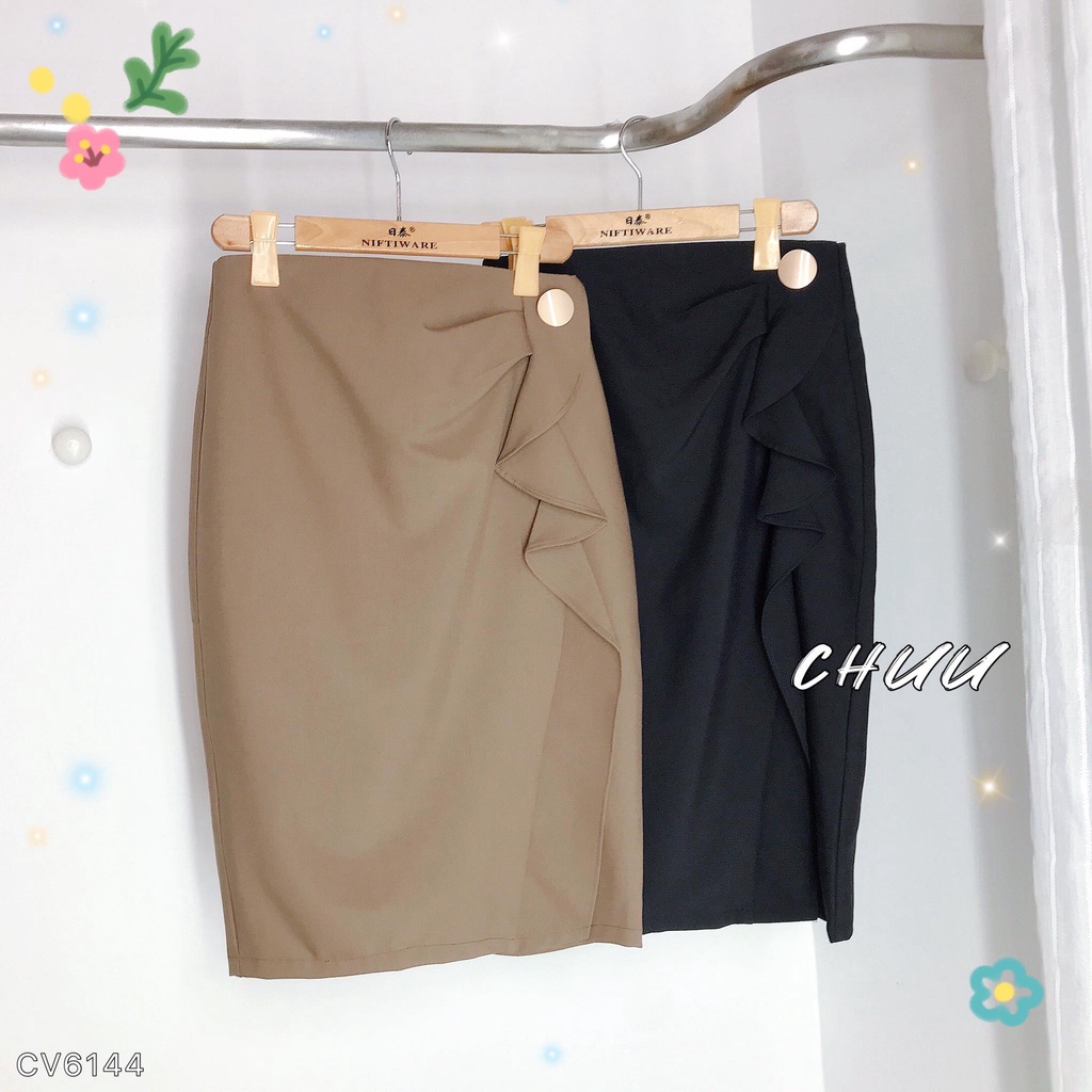 Chân váy bút chì kiểu bèo nhún đính cúc vàng CHUU CV6144