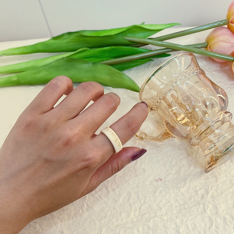 Set 4 nhẫn bằng nhựa resin acrylic màu hổ phách phong cách Hàn Quốc độc đáo cho nữ 17mm