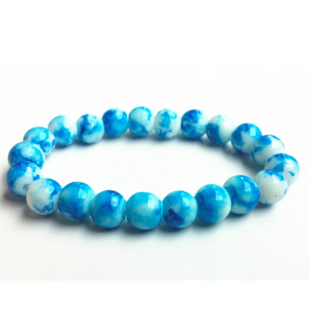chuỗi đeo tay phong thủy hạt đá xanh. giá 25k 1 chuỗi. hàng y hình vì hình shop tự chụp nha các bạn. Vòng tay chuỗi đẹp.