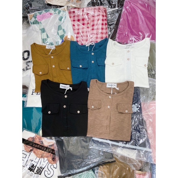 Áo cộc cúc ngực