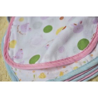 Yếm xô buộc dây cho bé