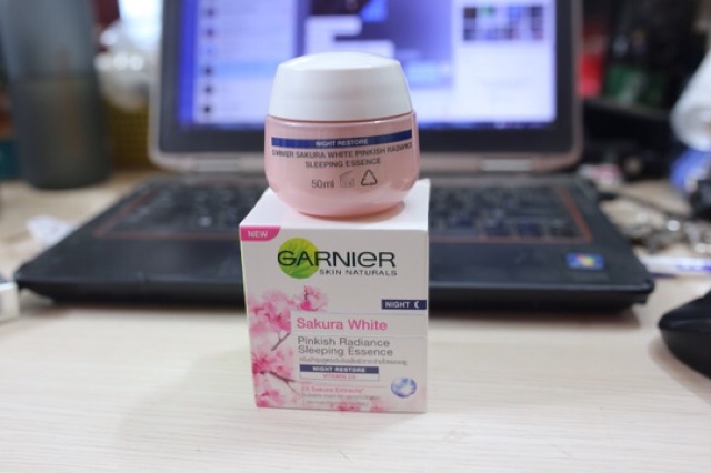 Kem dưỡng da chống nắng Garnier Thái Lan Sakura Ưhite ban ngày | BigBuy360 - bigbuy360.vn