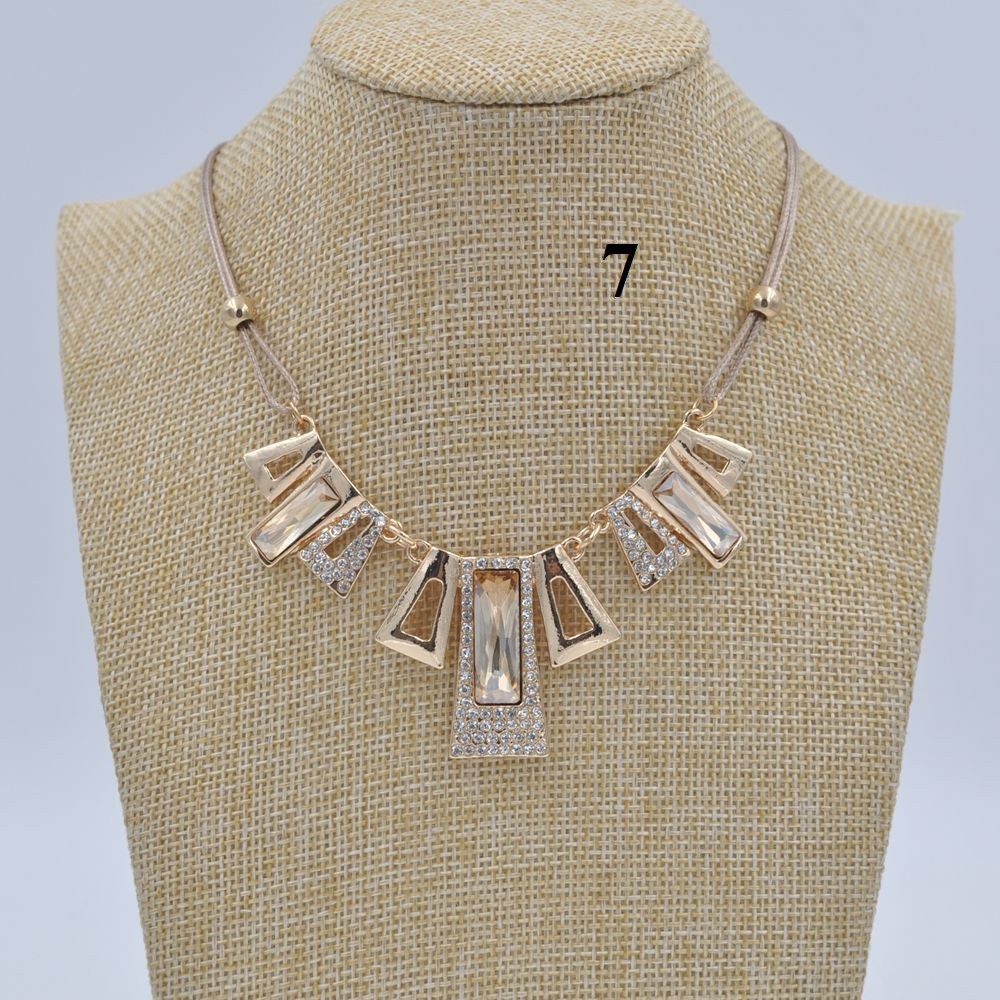 12 mẫu Vòng cổ thời trang - Phụ kiện váy áo