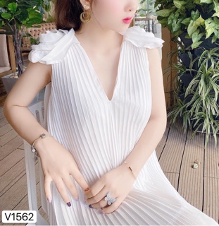 Váy trắng dáng xoè thiết kế