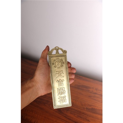 Thiên quan tứ Phước bằng đồng: hoá giải 2 nhà cửa đối nhau