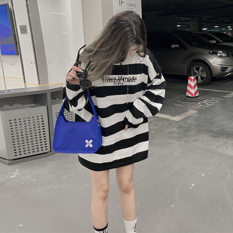 Áo sweater tay dài dáng rộng họa tiết kẻ sọc phong cách Hàn Quốc trẻ trung | BigBuy360 - bigbuy360.vn