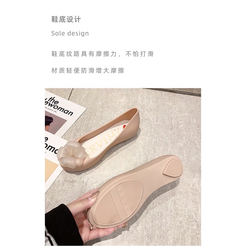 Giày búp bê nhựa dẻo thơm trong đính hoa trà Soervimy