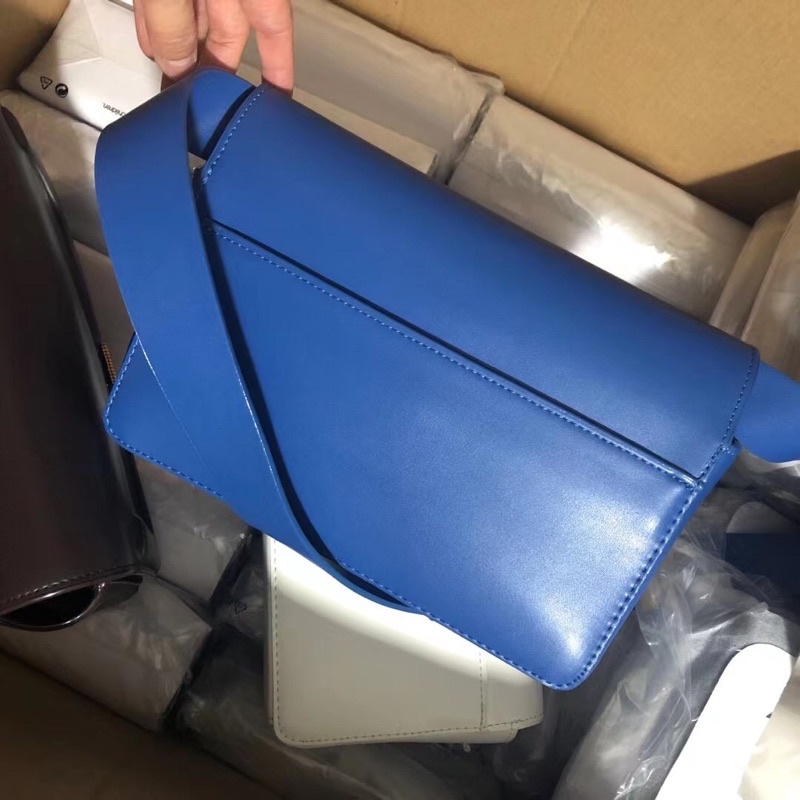 Túi pedr đeo chéo khoá vuông