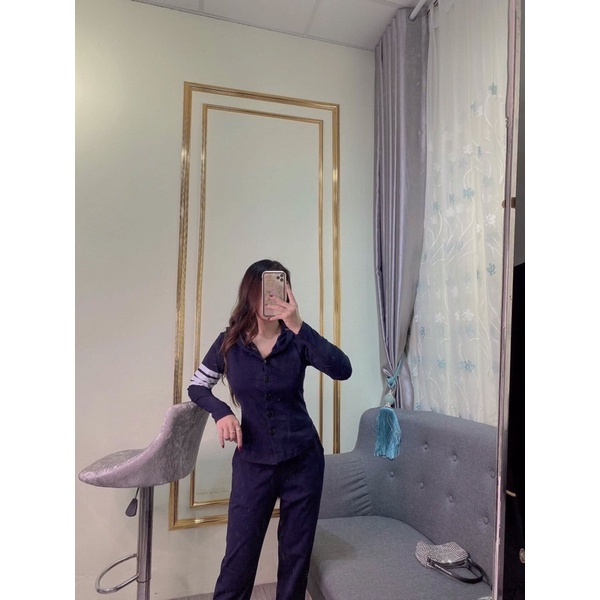 Sét thể thao thun tăm gồm quần jogger và áo dài tay. Bộ thể thao thom  sọc trắng cho nữ