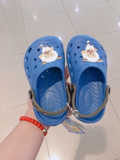 Combo chân váy, áo vest, dép sục