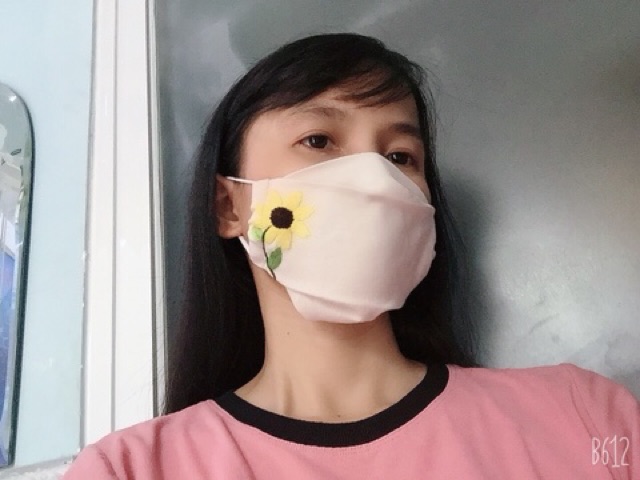 Khẩu trang vải Linen 3D họa tiết thêu tay | BigBuy360 - bigbuy360.vn