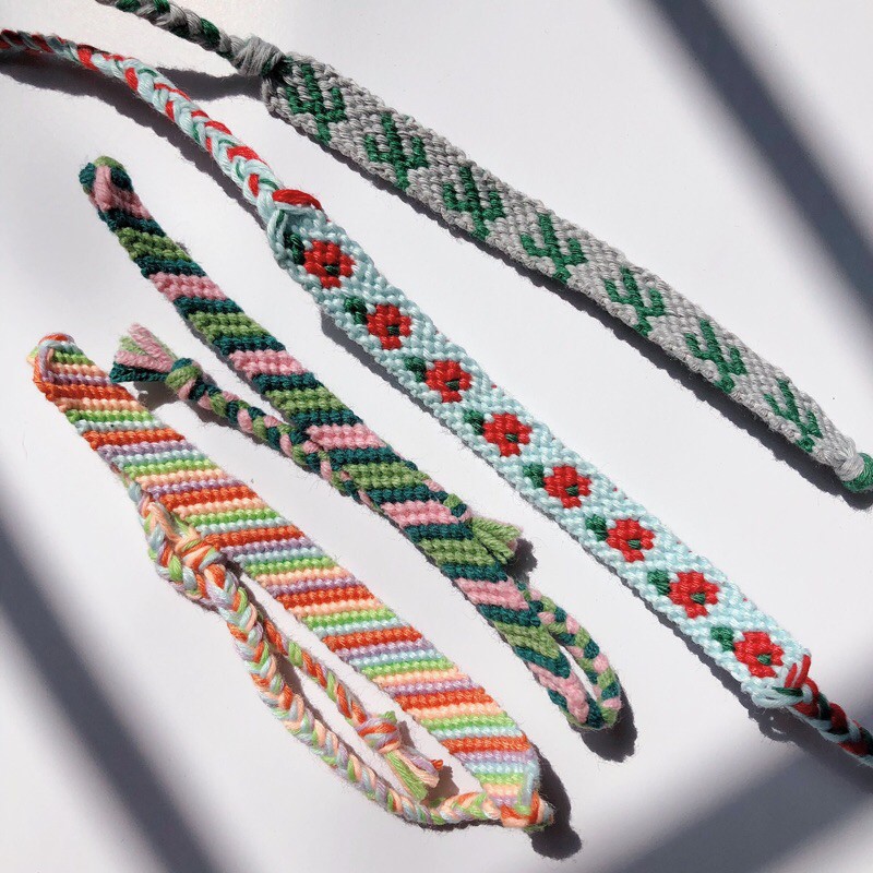 Vòng friendship thắt chỉ handmade - hình hoa hồng