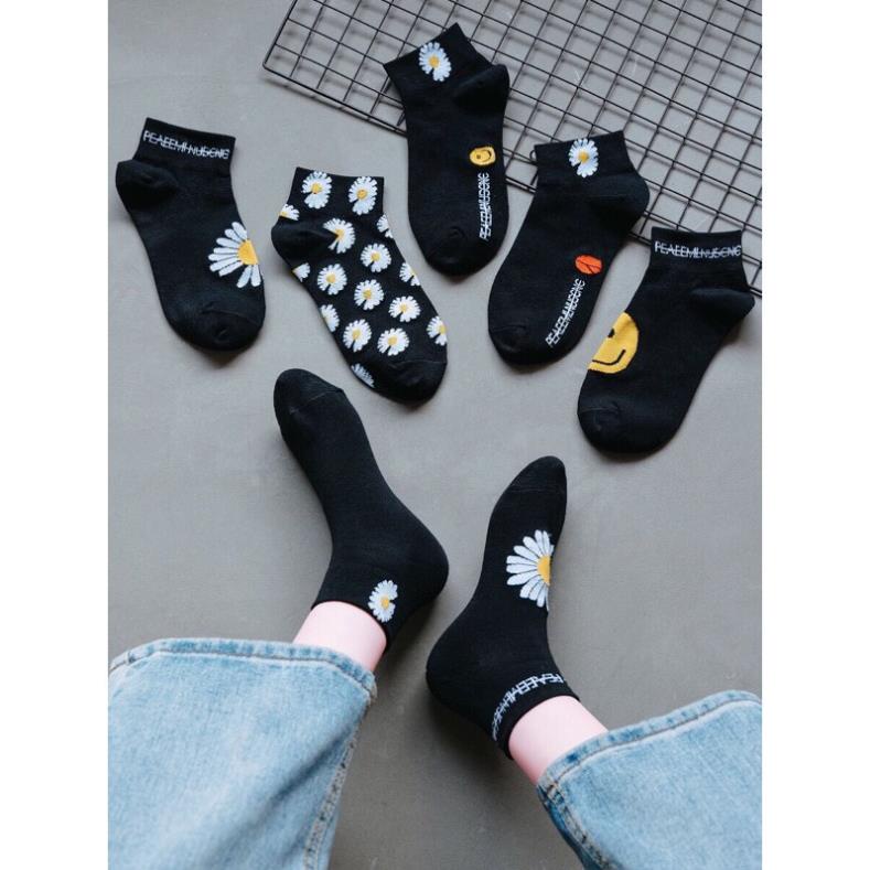 1 Đôi Tất Hoa Cúc Hot Trend ( Đen và Trắng )