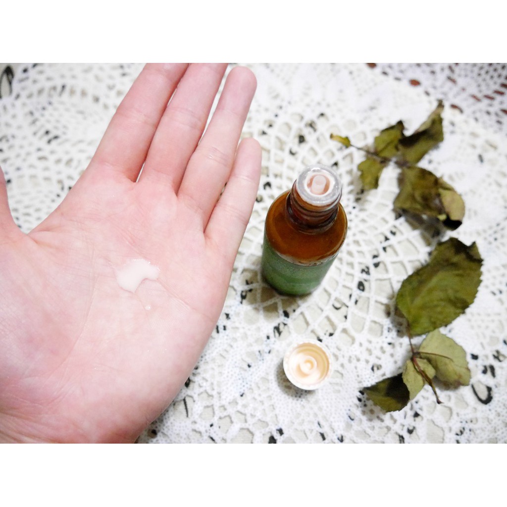 Sữa dưỡng đậm đặc dành cho da dầu mụn Naruko Tea Tree