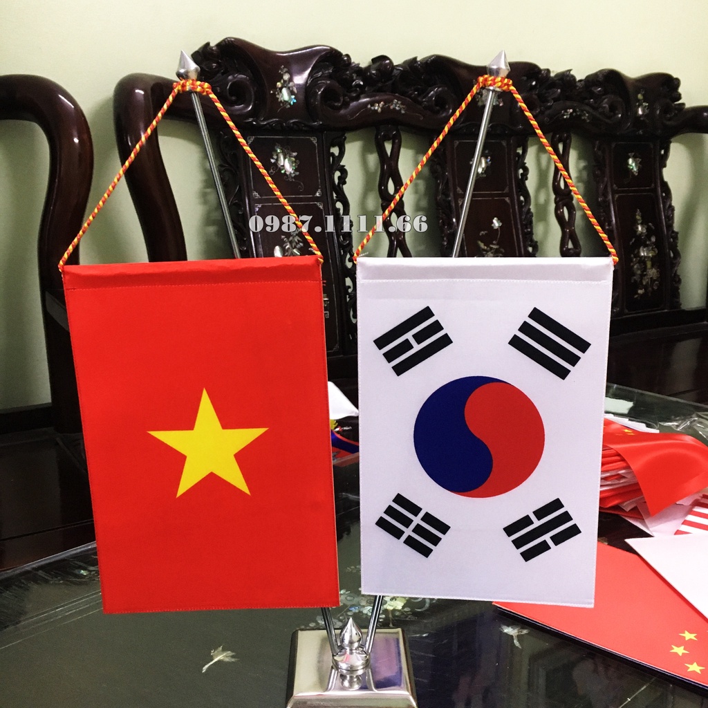 Cờ Để Bàn Đế Inox Kéo lên Xuông Được Dùng trong phòng làm việc, cờ phòng họp cờ Việt Nam - Hàn Quốc