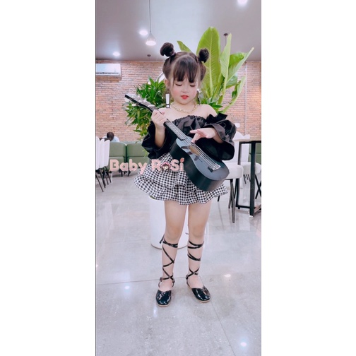 Sét chân váy caro 3 tầng đen kèm áo trễ vai cho bé