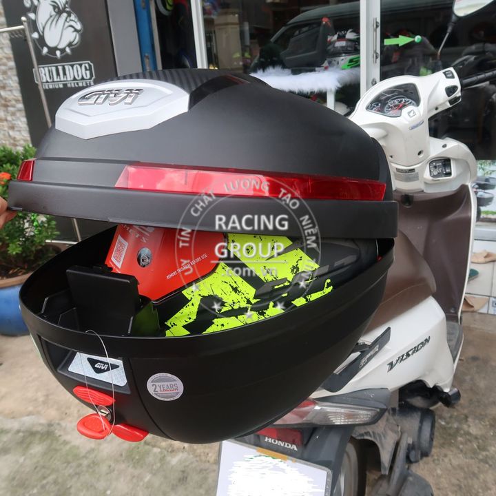Thùng sau givi E350N 35lít tặng kèm đế hàng chính hãng bảo hành 2 năm