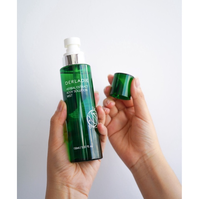 Xịt mụn lưng Derladie Herbal Extract Body Solution Mist 150ml