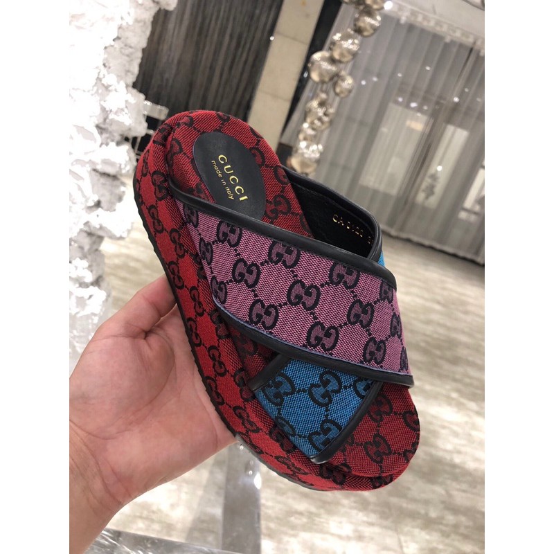 Dép da thật GUCCI GG GC độ dày đáy 5.5cm cực ấn tượng và mang phong cách cá tính riêng biệt quai chéo.