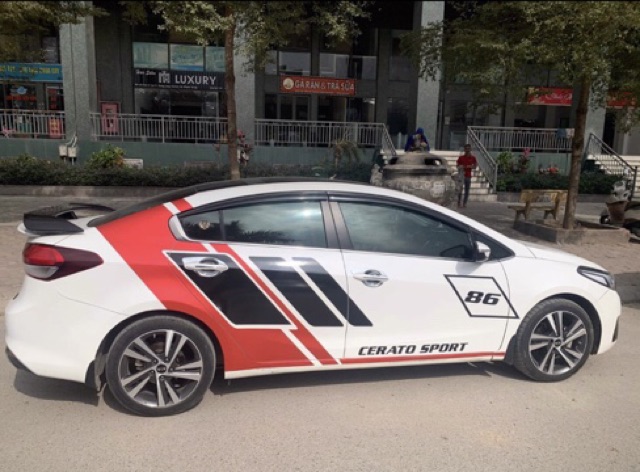 Đuôi gió thể thao ô tô các dòng xe Sedan