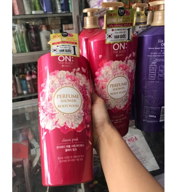 Sữa Tắm Nước Hoa ON: The Body Classic Pink 900G