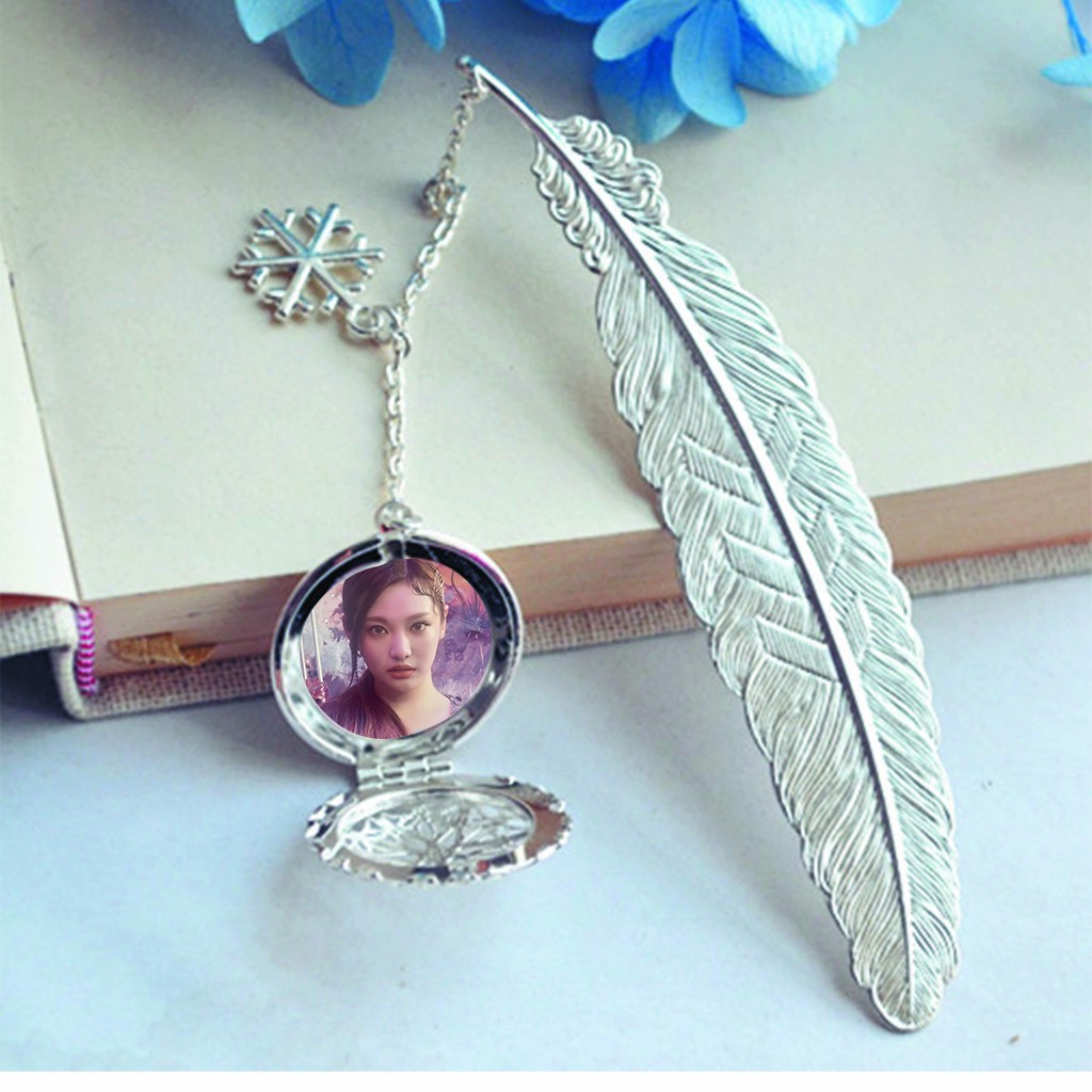 (không kèm hộp) Bookmark lông vũ IN HÌNH Aespa Winter Ningning Karina Giselle gắn điệp lá kim loại mỏng idol thần tượng