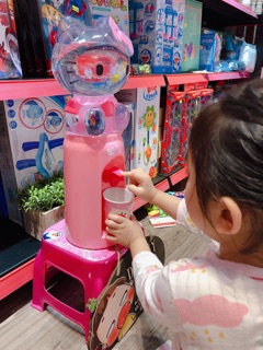 BÌNH NƯỚC ĐỨNG HOẠT HÌNH 2 LÍT CHO BÉ