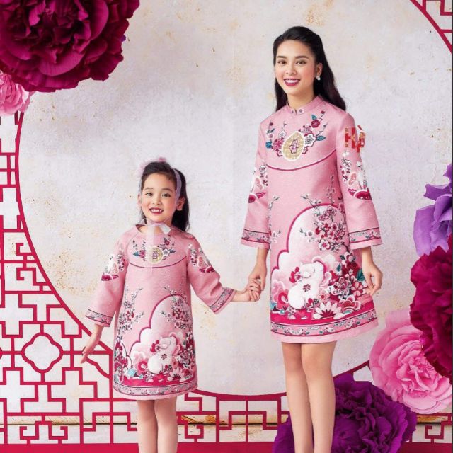 Áo dài mẹ bé