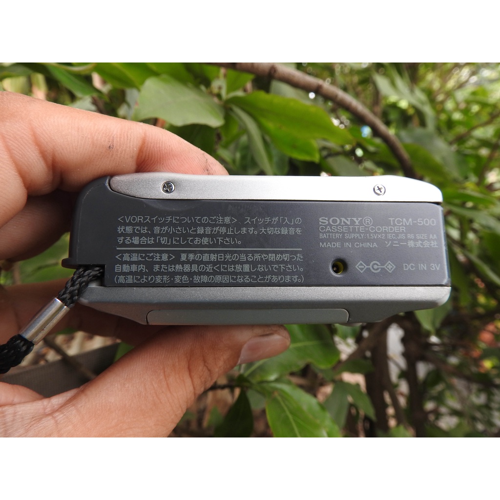 Máy nghe nhạc Cassette Sony TCM-500 có 2 loa ngoài phát băng 2 chiều cửa băng bằng kim loại máy đẹp sáng
