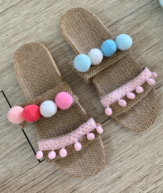 Dép đi biển phối dây pompom tone hồng xanh