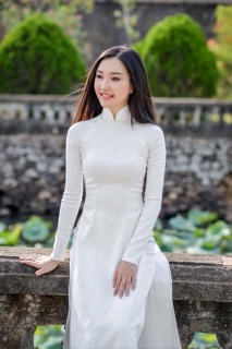 Áo dài trắng nữ sinh khuy bấm