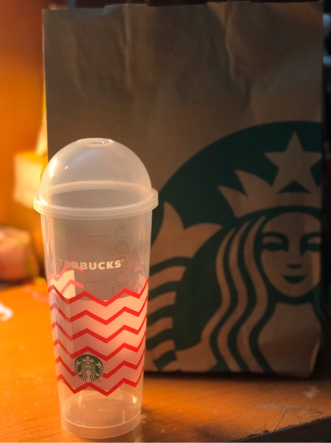 Ly nhựa tái sử dụng Starbucks kèm túi giấy