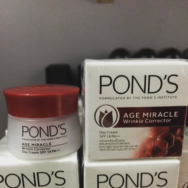 Kem dưỡng da chống lão hóa Pond's age miracle ban ngày