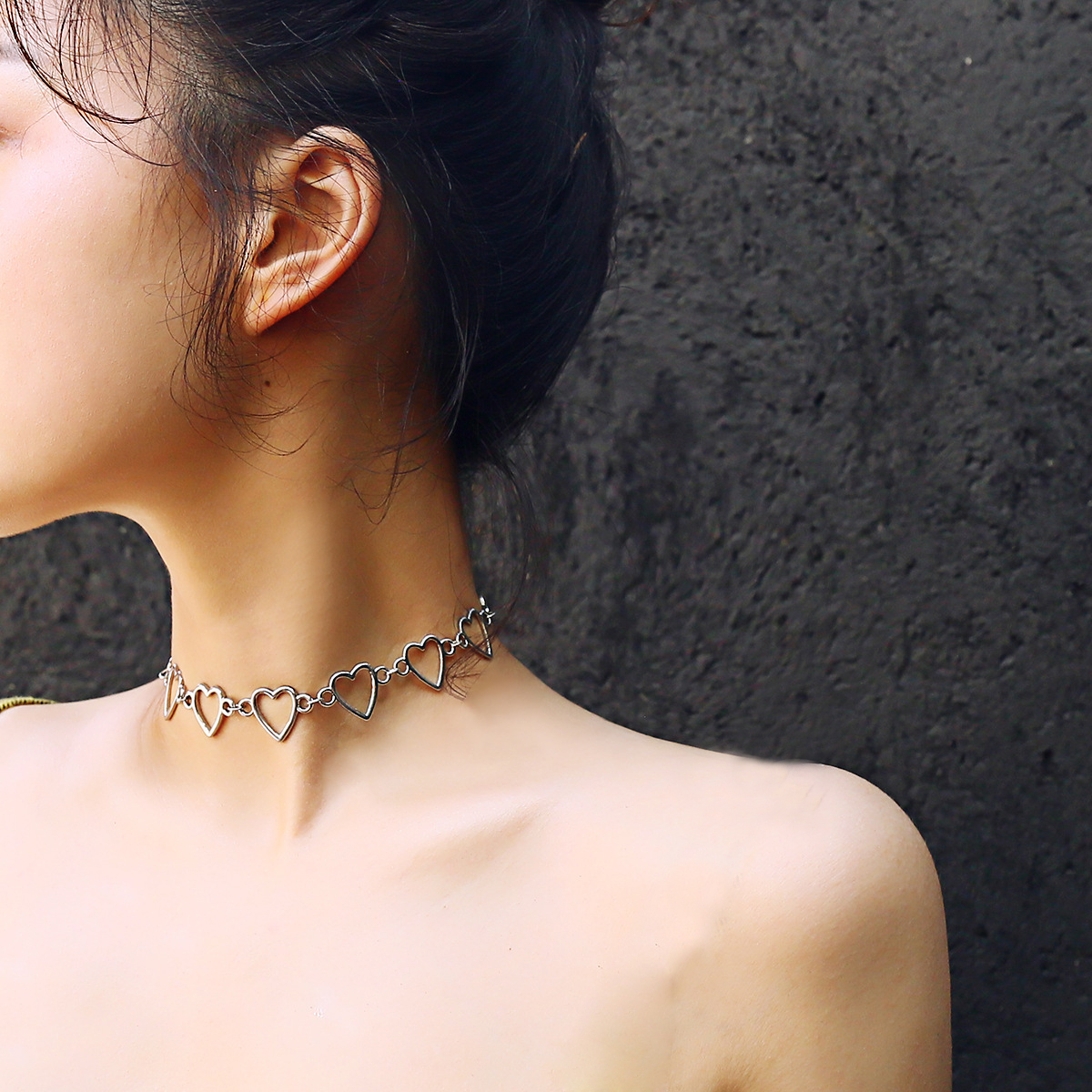 Vòng Cổ Choker Bằng Thép Không Gỉ Màu Vàng / Bạc Mặt Trái Tim Rỗng Phong Cách Punk Thời Trang Cho Nam Nữ