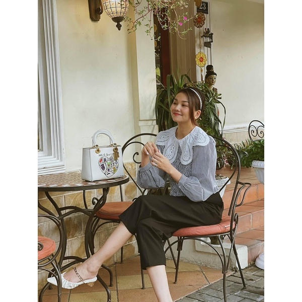 Áo sọc cổ bèo Thanh Hằng