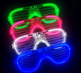 Mắt kính có đèn Led phát sáng độc đáo