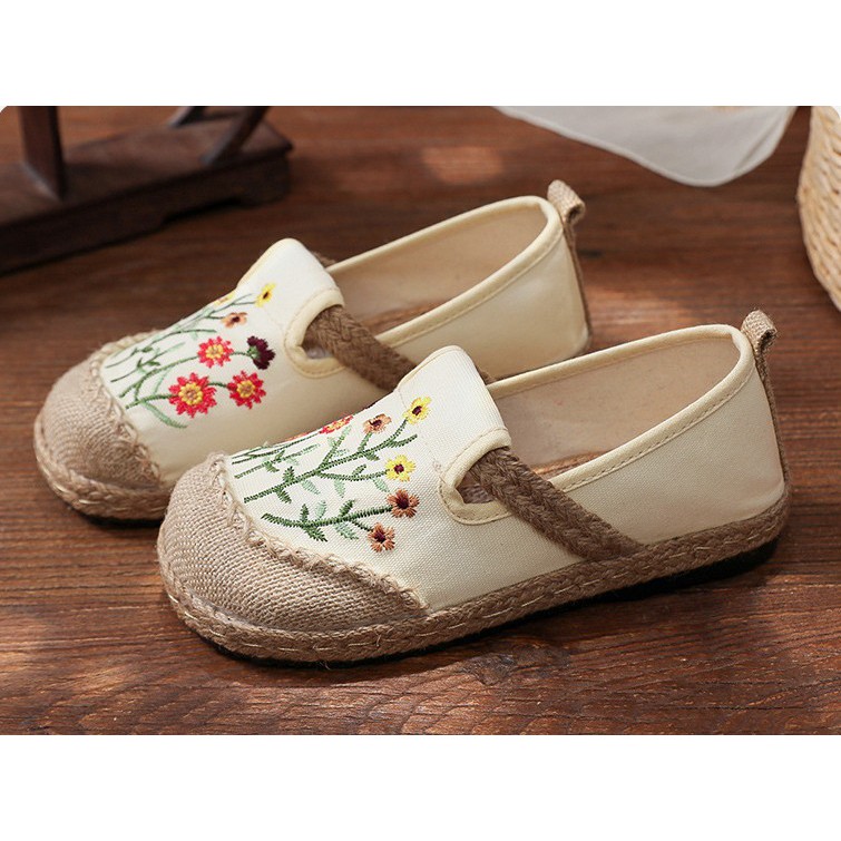 TAM30 giày vải bố thêu hoa | BigBuy360 - bigbuy360.vn