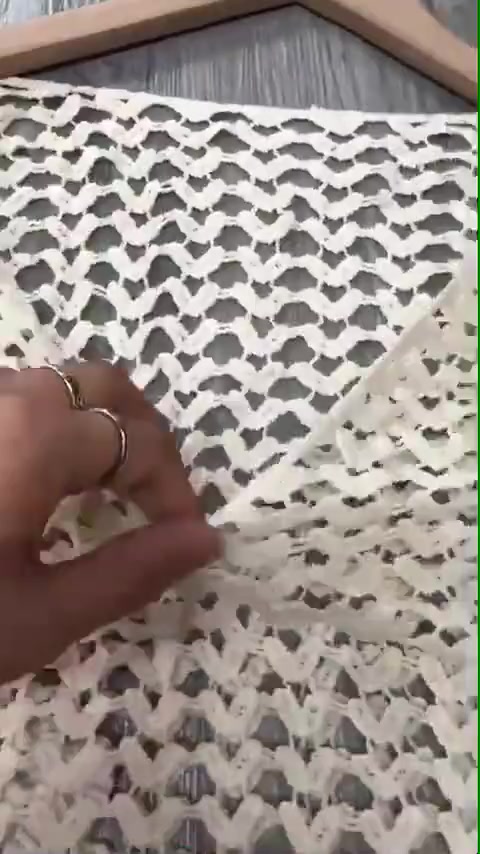 Áo Khoác Choàng Ngoài Bikini Ren Móc Len Chui Đầu Họa Tiết Trái Tim Lưới Màu Kem Tay Dài Cổ Tim Form Rộng Freesize | BigBuy360 - bigbuy360.vn