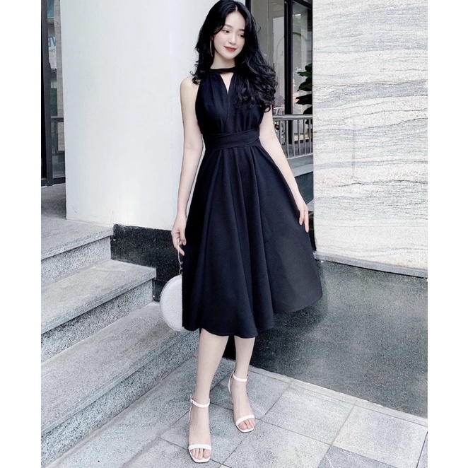 Đầm váy xoè đen cổ yếm thắt chéo eo