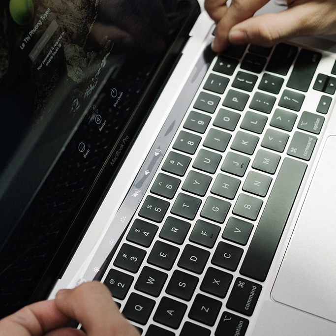 Miếng Dán Thanh Cảm Ứng Touchbar cho Macbook Pro