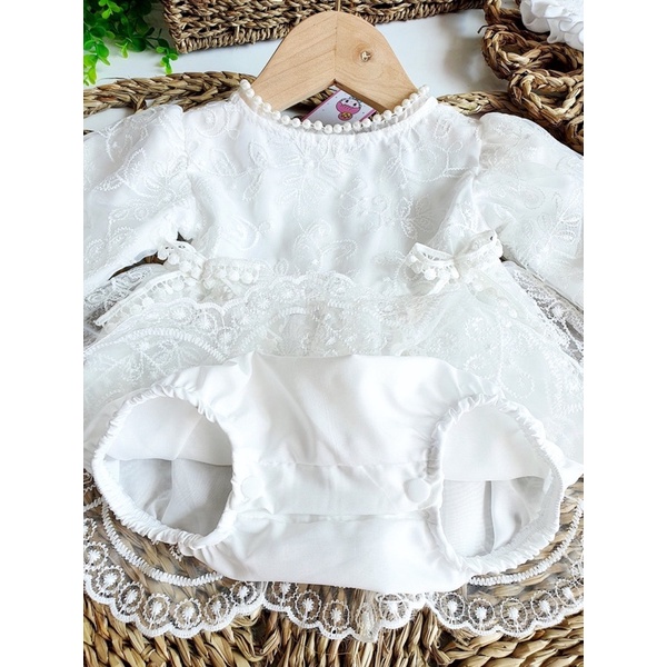 Body váy ren trắng dài tay kèm mũ 3-12 kg