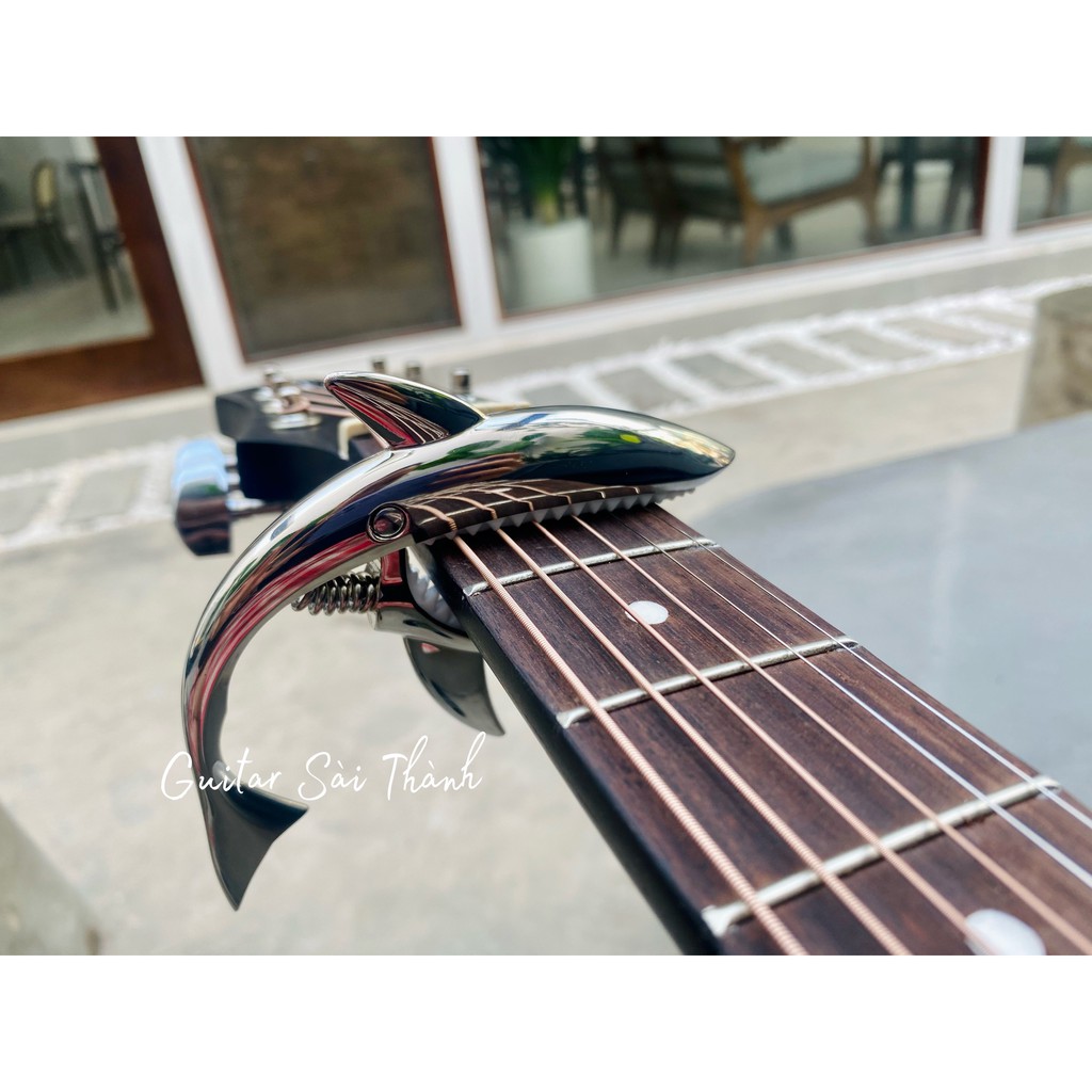 Kẹp Capo ST.Real Guitar Sài Thành mã CP-S12 hình dáng cá mập chất liệu kim loại