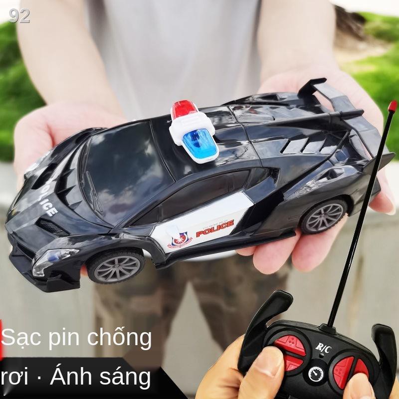 Xe đồ chơi trẻ em bốn -đường xe điều khiển từ xa có thể sạc lại điều khiển từ xa xe drift đua cậu bé xe điện cảnh sát đồ