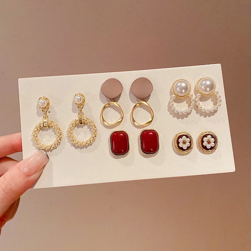 Bộ Khuyên Tai Thời Trang Kiểu Tua Rua Màu Vàng Hình Bướm Có Đính Ngọc Trai Cổ Điển Cho Nữ