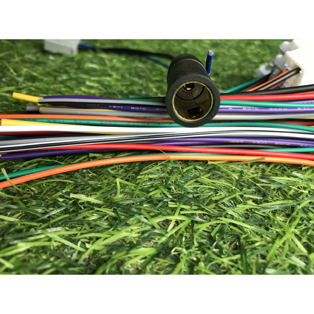 Rắc anten  chuyển đổi từ rắc hình chữ nhật sang rắc tròn dùng cho CD, DVD Nissan; Toyota (Prado, Vios, Yaris,...